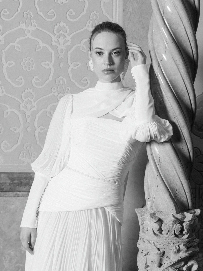 Campagna sposa 2027 di Manu García, foto in bianco e nero, Linee scultoree